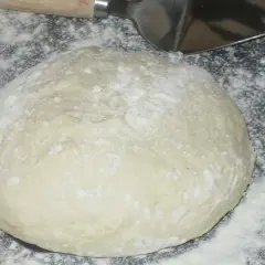 Jak zrobić ciasto na pizzę, które zawsze się udaje – sprawdzone przepisy