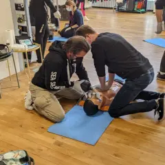 Co ile lat muszą odbywać się szkolenia pierwszej pomocy pracowników?
