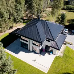 Ile kosztuje zrobienie wjazdu na działkę? Sprawdź, co wpłynie na cenę