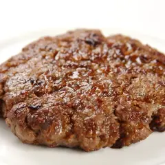 Jak zrobić mięso do burgerów, aby było soczyste i pełne smaku