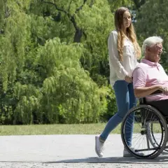Czy wózek inwalidzki jest refundowany? Sprawdź, co musisz wiedzieć