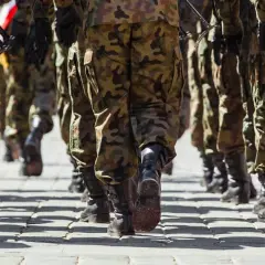 Ile trwała służba wojskowa? Poznaj zaskakujące zmiany w Polsce