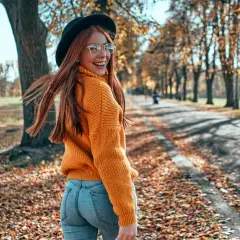 Idealny outfit na spacer w każdą pogodę - jak czuć się komfortowo?