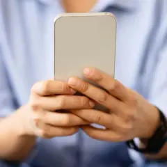 Jak skutecznie odzyskać zatrzymany przez policję telefon: pełna instrukcja