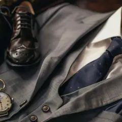 Garnitur z kamizelką - Elegancja na każdą okazję. Jak stylizować zestawy?