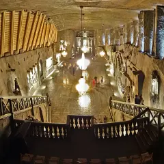 Ile schodów w kopalni soli Wieliczka? Przygotuj się na wyzwanie