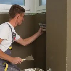 Jak wyrównać ściany w drewnianym domu - skuteczne metody i porady