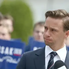 Krzysztof Bosak – ile ma poparcia i co to oznacza dla jego przyszłości?