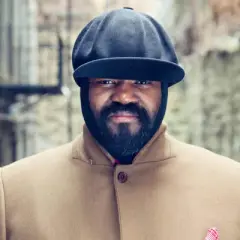 Dlaczego Gregory Porter nosi czapkę? Ciekawe powody i znaczenie stylu.