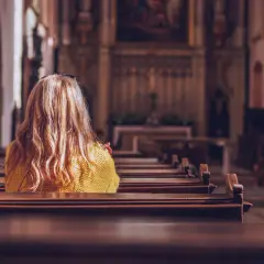 Kiedy nie odprawia się mszy świętej? Poznaj ważne dni i ich znaczenie