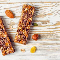Co dają batony proteinowe i jak mogą wspierać Twoje cele fitness?