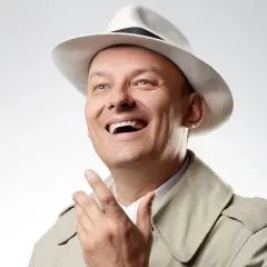 Adam Sobierajski tenor - biografia, osiągnięcia i niezwykłe występy