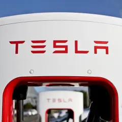 Ile kosztuje Tesla w Polsce? Ceny modeli i ukryte koszty, które musisz znać