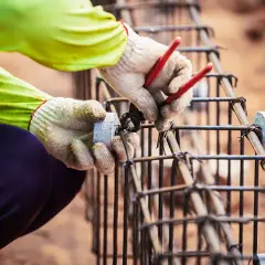 Jakie strzemiona na fundamenty wybrać, by uniknąć błędów?