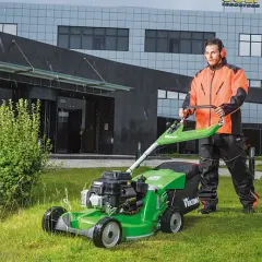 Na którą stronę można przechylać kosiarkę spalinową, aby nie uszkodzić?