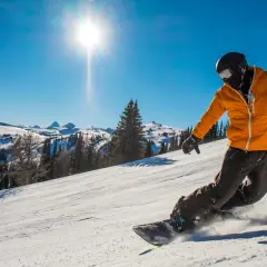 Ile zajmuje nauka jazdy na snowboardzie i co wpływa na czas nauki