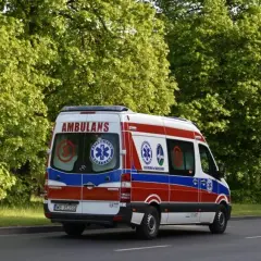 Czy można wezwać pogotowie do pijanego? Ważne informacje o pomocy