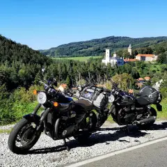 Trasy motocyklowe w Czechach: odkryj niezapomniane widoki i przygody