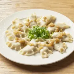 Ile kcal ma pieróg? Zaskakujące kalorie w różnych rodzajach!