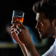 Z czym whisky? Odkryj najlepsze połączenia i smaki, które zaskoczą