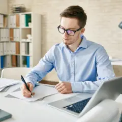 Na jaką część etatu można zatrudnić pracownika? Oto kluczowe informacje