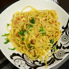 Biały sos do spaghetti - proste przepisy na pyszny makaron