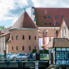 Zamek krzyżacki w Giżycku: historia, atrakcje i praktyczne informacje