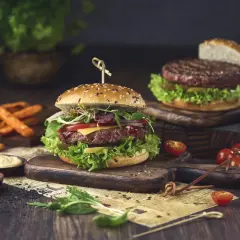 Skąd pochodzą hamburgery? Zaskakująca historia ich powstania