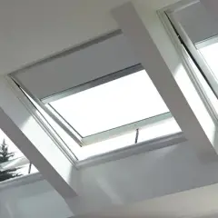 Jak zamknąć okno dachowe? Poznaj skuteczne rozwiązania problemów.