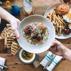 Gdzie zjeść w Karlowych Warach? Najlepsze restauracje i smaki