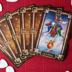 Głupiec tarot znaczenie: odkryj tajemnice i interpretacje karty