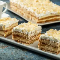 Prosty przepis na ciasto krówka z herbatnikami, które zachwyci każdego