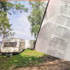 Ile kosztuje postawienie przyczepy kempingowej nad morzem? Ceny zaskakują