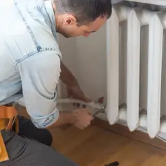 Czemu grzejnik nie grzeje? Odkryj najczęstsze przyczyny i rozwiązania