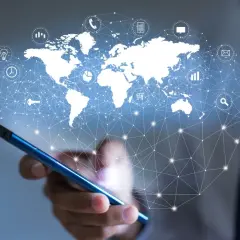 Ile trwa montaż światłowodu w bloku? Sprawdź, co wpływa na czas instalacji