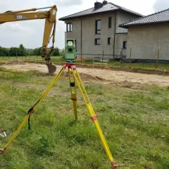 Jak skutecznie przeprowadzić podział działki na której stoi dom?