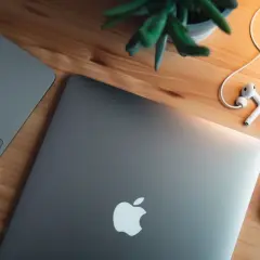 iPad czy MacBook – który sprzęt Apple lepiej wybrać?