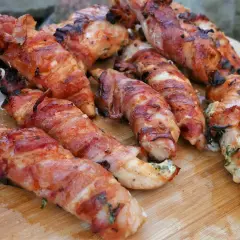 Jak przygotować kurczaka na grilla, aby był soczysty i aromatyczny