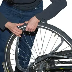 Skuteczna wymiana dętki w rowerze: 8 prostych kroków dla każdego