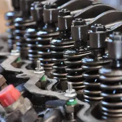 Jakie silniki Opla mają hydrauliczną regulację zaworów i co warto wiedzieć?