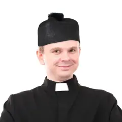 Jak się nazywa czapka księdza? Poznaj tajemnice biretu i jego historię