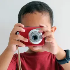 Najlepszy aparat fotograficzny dla dziecka – jak wybrać trwały i prosty w obsłudze model