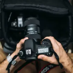 Jak wybrać idealny obiektyw stałoogniskowy – poradnik dla fotografów