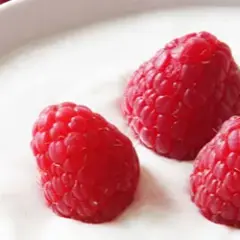 Ile kalorii ma jogurt owocowy? Sprawdź, co naprawdę jesz