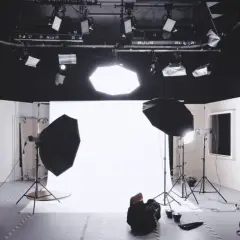 Jak robić zdjęcia z lampą błyskową: unikaj błędów i popraw jakość swoich fotografii