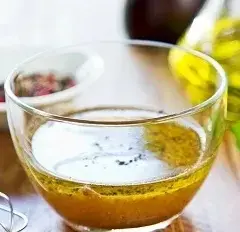 Jak zrobić dressing do sałatki - proste przepisy na pyszne smaki
