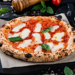 Kiedy powstała pizza? Zaskakujące fakty o jej historii i rozwoju