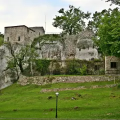 Ruiny zamku Bąkowiec w Zawierciu – historia, tajemnice i praktyczne informacje dla turystów