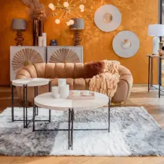 Jak ocieplić salon dodatkami, aby stworzyć przytulną atmosferę?