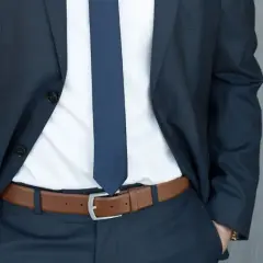Jaki krawat do niebieskiego garnituru, aby wyglądać stylowo i elegancko?